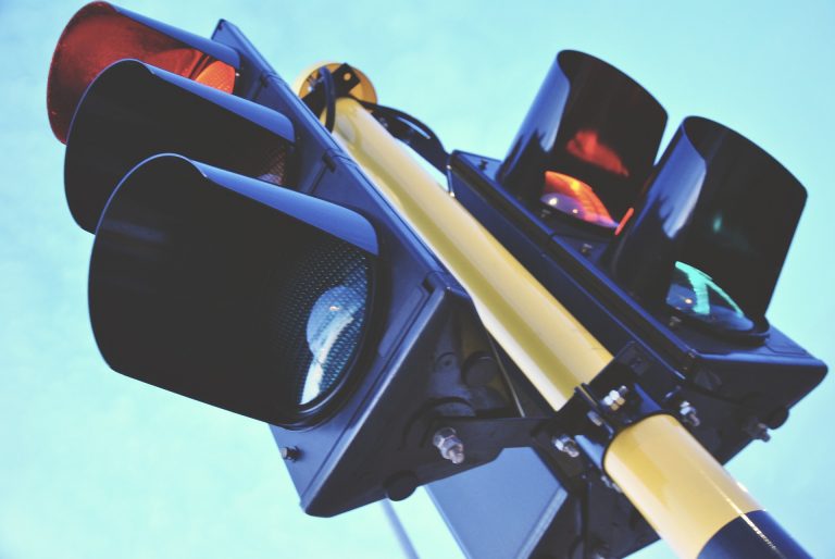 yellow-traffic-lights-the-road-rules-auto-leaders-group