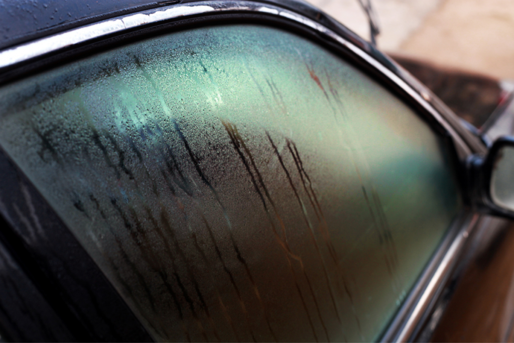 how to stop car from fogging up in rain